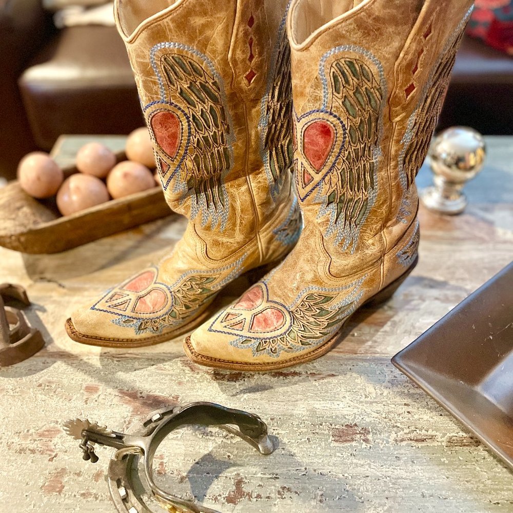 CORRAL WOMEN'S ANTIQUE WING AND PEACE/HEART WESTERN BOOTS  7.5 Tan